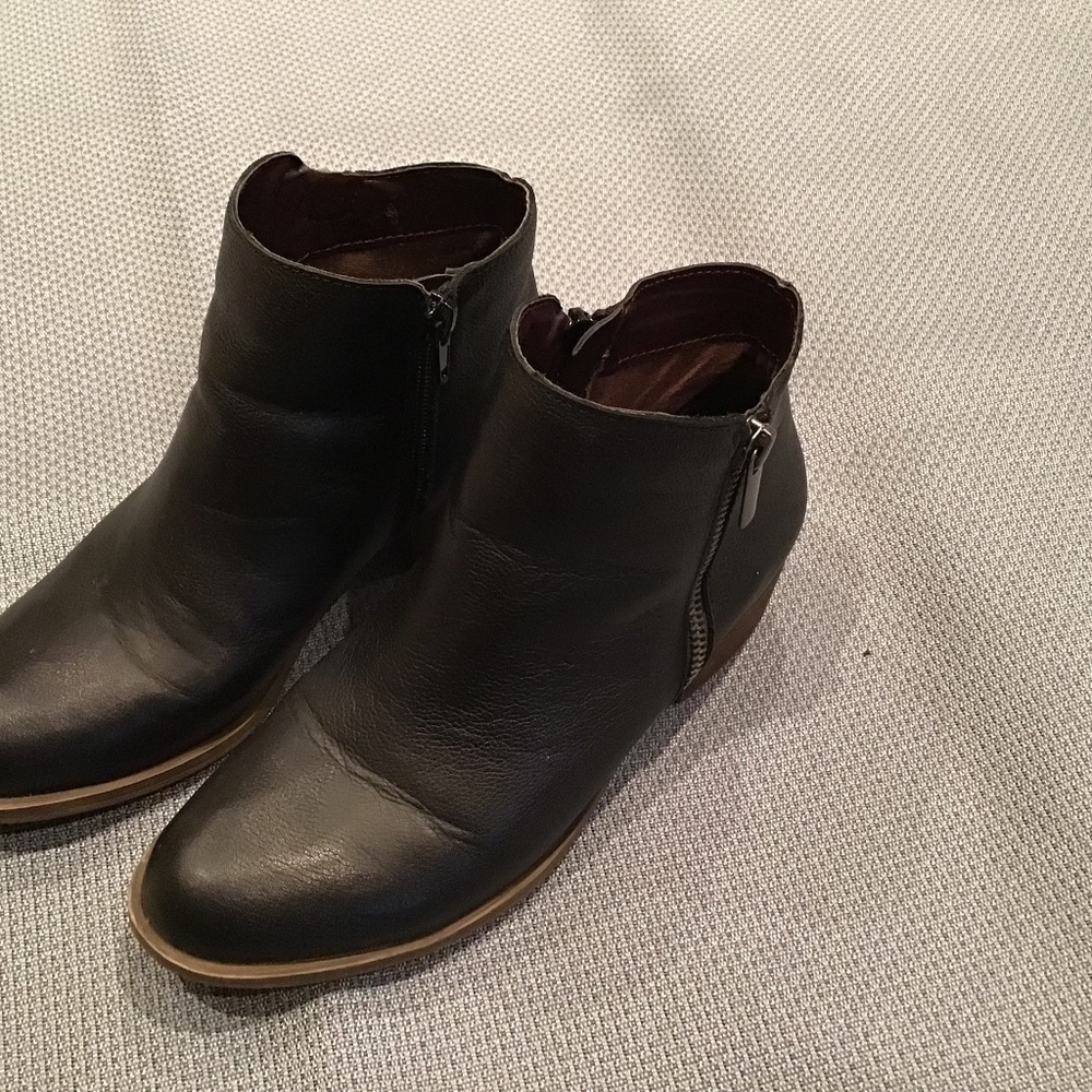 Kensie Gabriella ankle booties